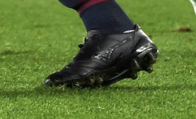 Mizuno blackout football clearance boots